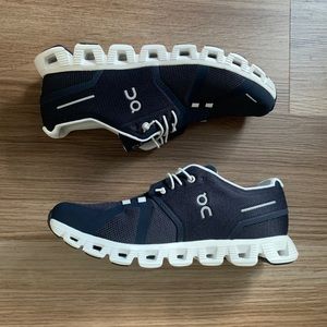BRAND NEW Mens On cloud Cloud 6 size 9